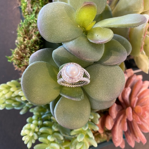 David Yurman Pearl Ring with Diamonds - Picture 6 of 10